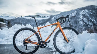 Test Gravelu v zimních Alpách